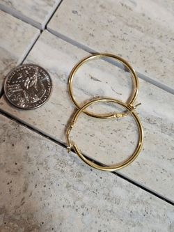 Hoops earrings
