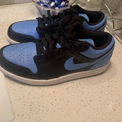Air Jordan 1 Mid Blue University