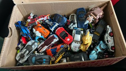 Bulk of  hot wheels not packaged to sell
