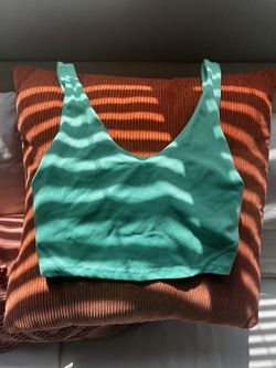 green cropped gym tee size m