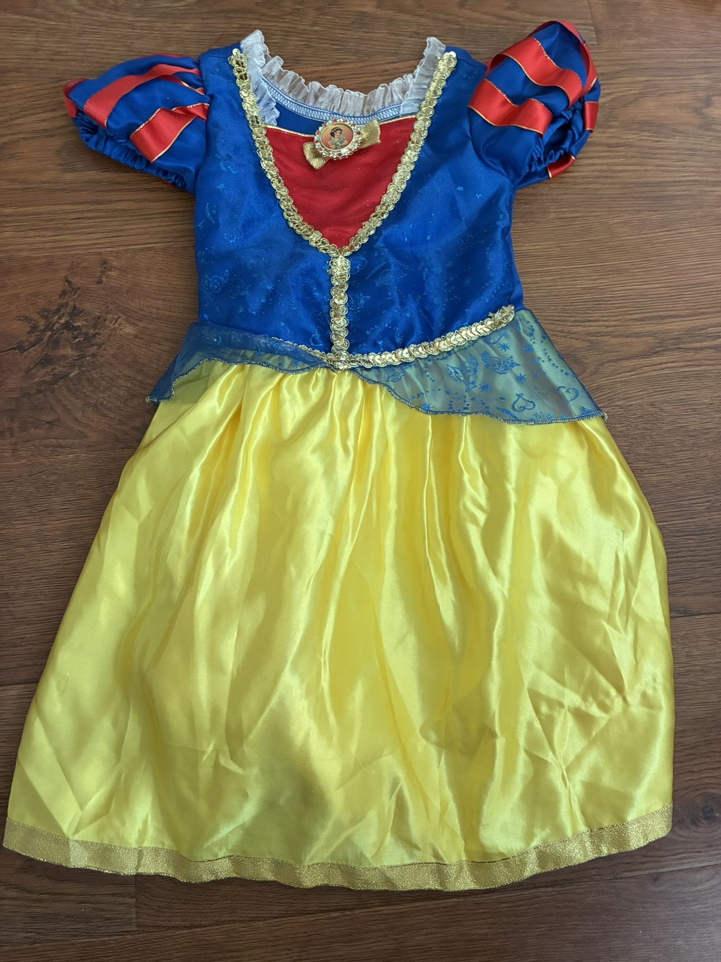 Disney store Snow White princess dress kids size 4