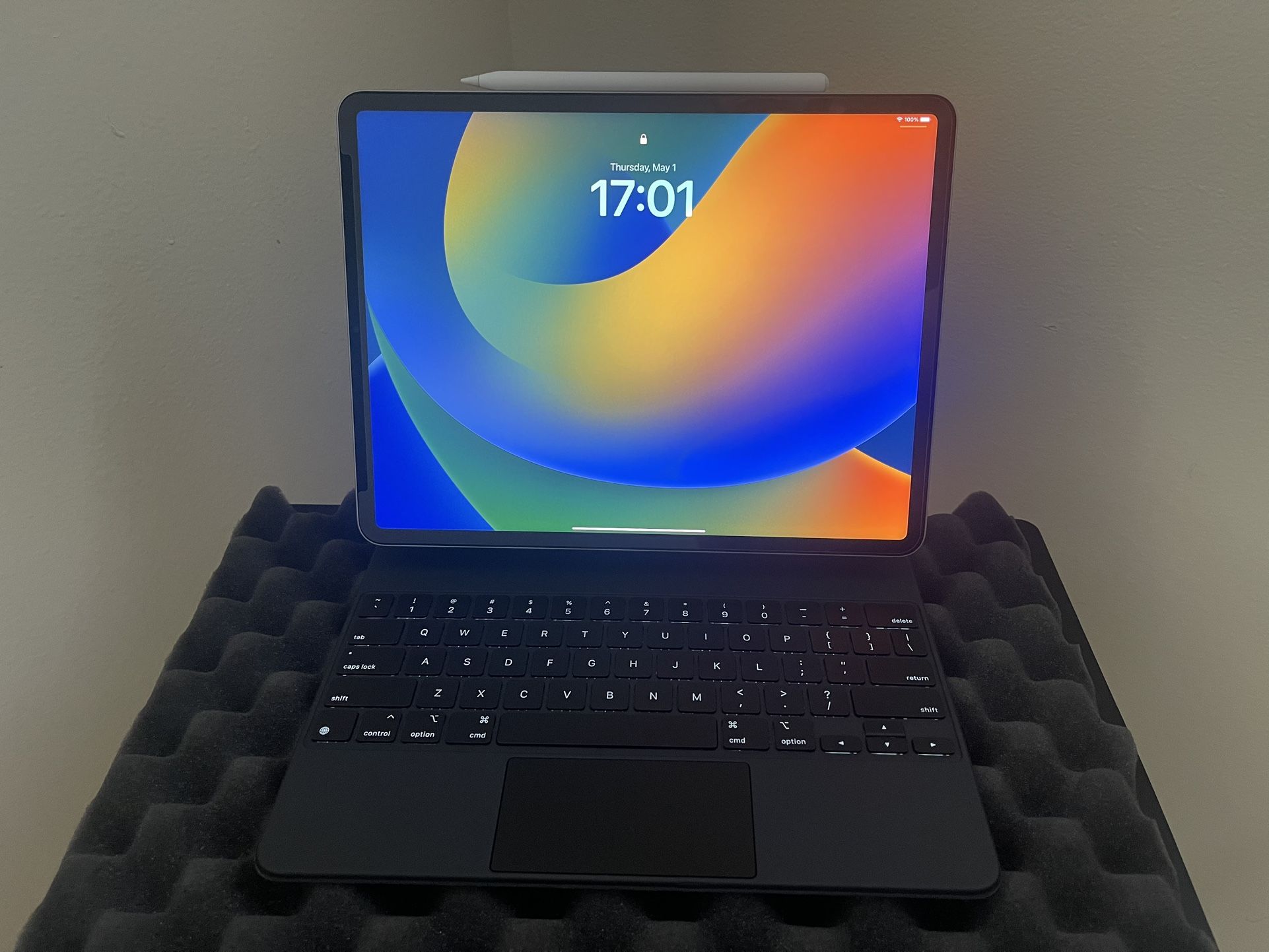 iPad Pro 12.9” (6th Gen) + Apple Pencil + Smart Keyboard + Charger - Great Condition $950