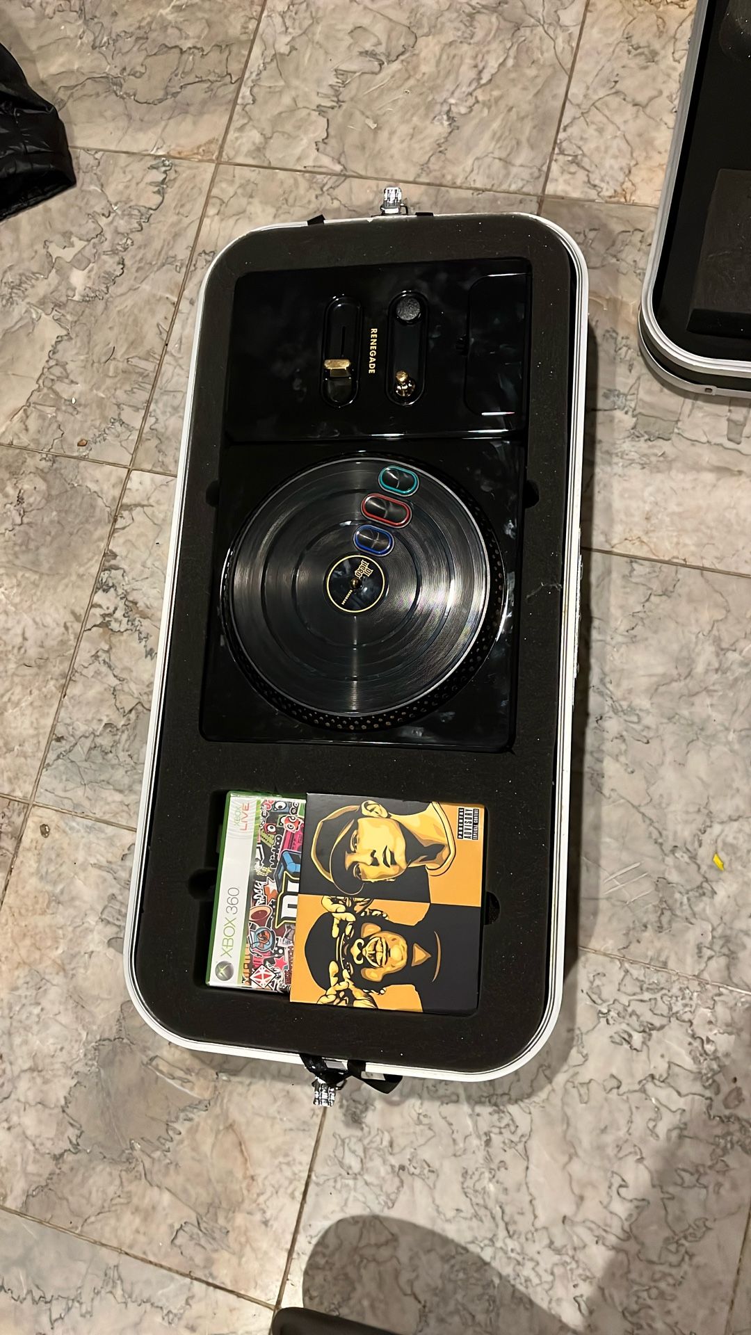 DJ Hero Renegade Edition turntable for Xbox