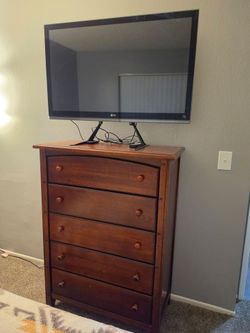 Dresser in great condition $25