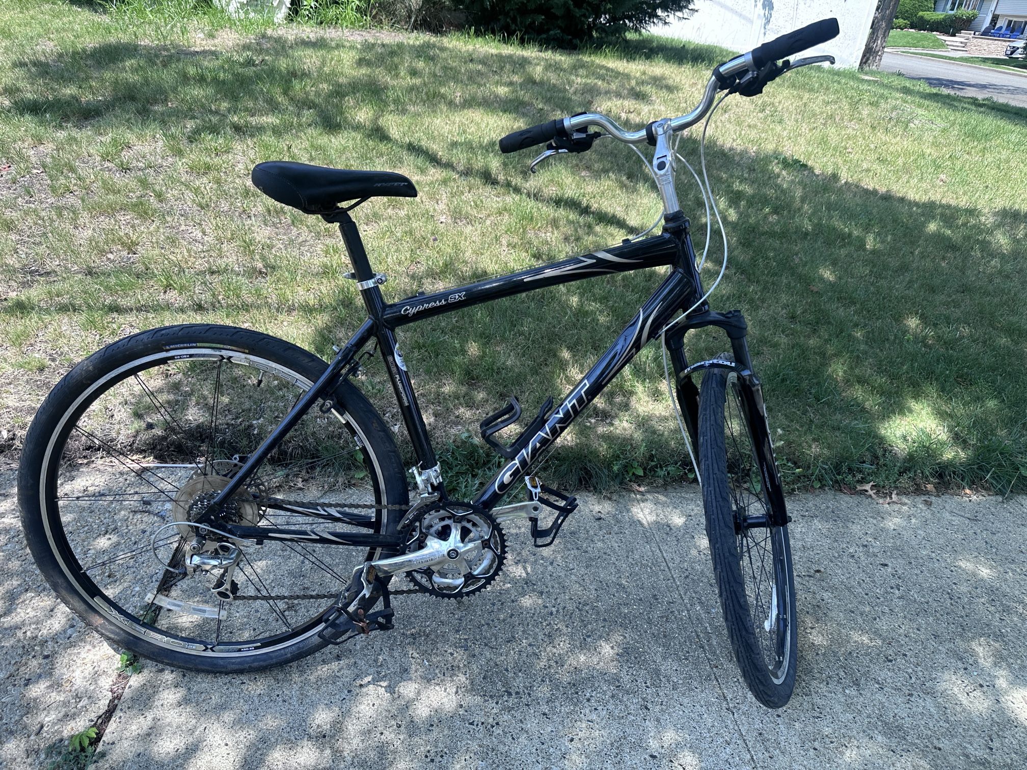 GIANT CYPRESS SX XL frame 21” frame 27” wheels bicycle great condition bike 