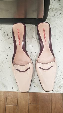 BCBG MAXAZRIA size 9 baby pink with burgundy slip-on low heel