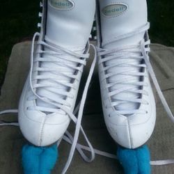 Riedell size 4 1/2 skates