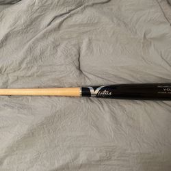 Victus 33” Wood Bat