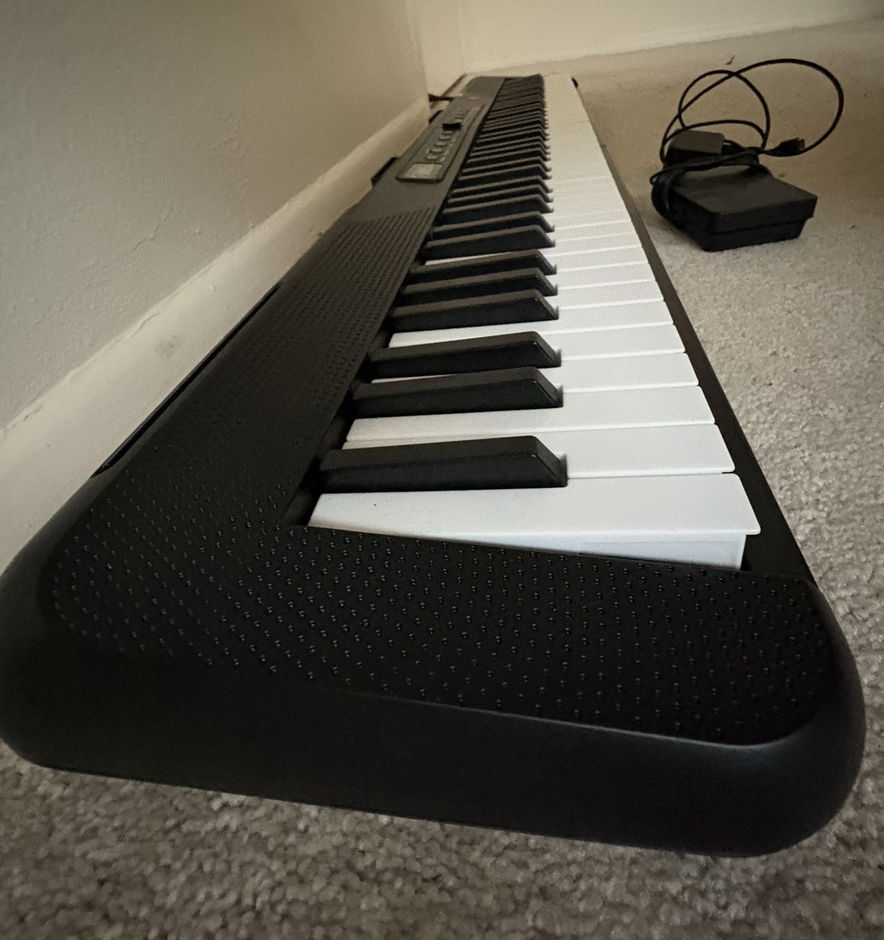 Electric Keyboard Piano