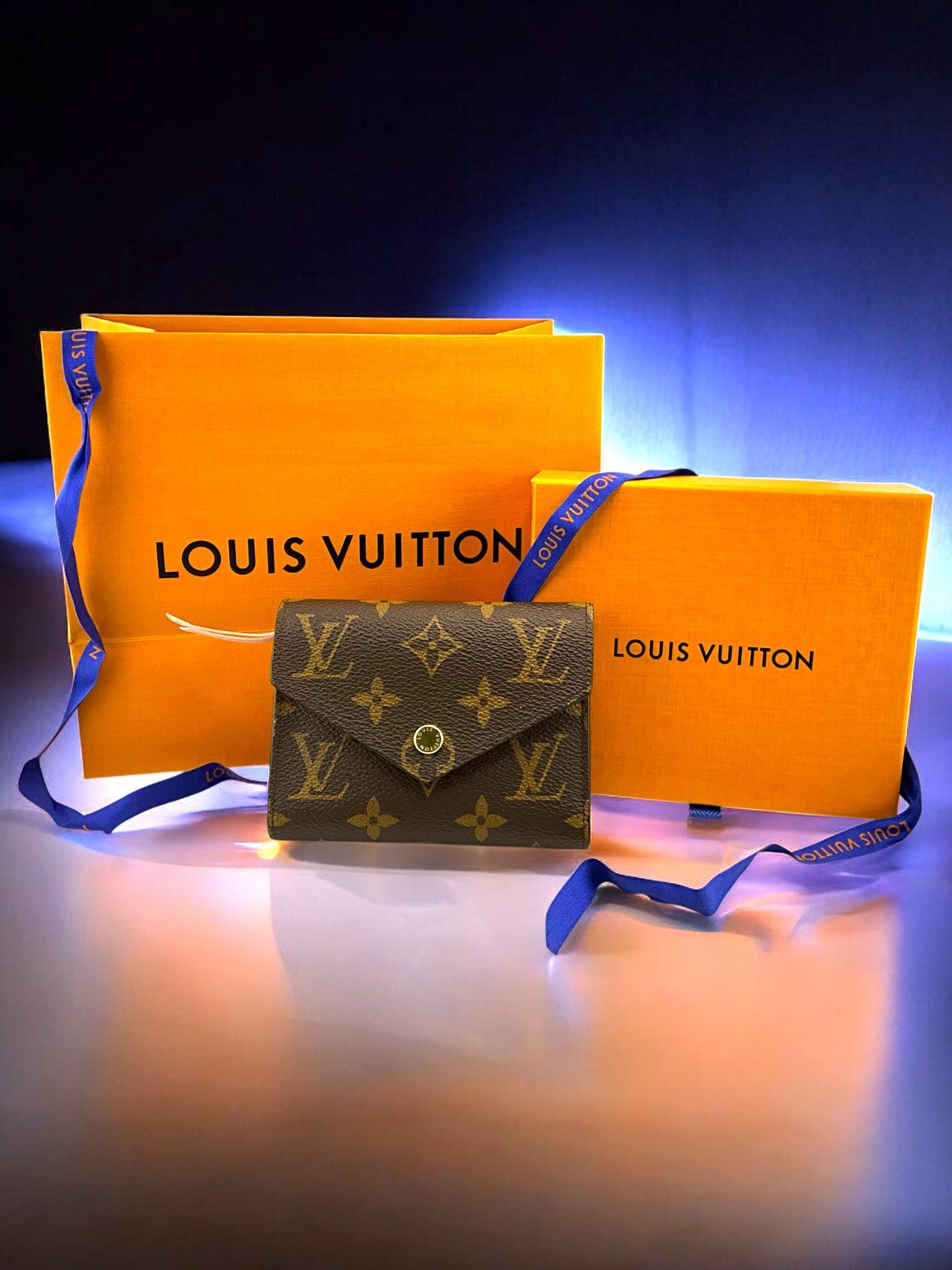 Louis Vuitton Monogram Tri Fold Wallet with Box and Dust Bag. 👜