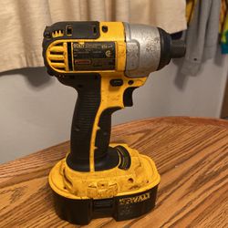 Dewalt DC825 Cordless Impact Drill Used w/ rechargable Battery