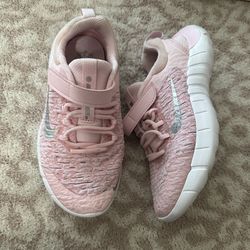 Nike Girls Sneakers Size 2 $25 **READ DESCRIPTION**