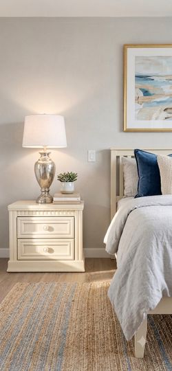 Pair of Broyhill Nightstands / End Tables - Set of 2