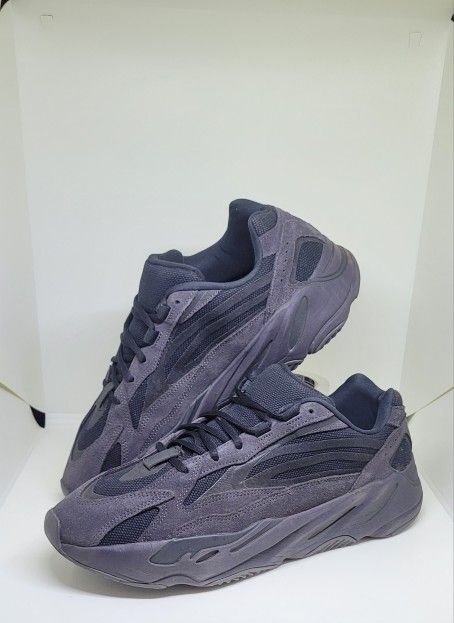 Adidas Yeezy Boost 700 V2 Vanta