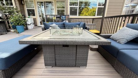 Outdoor Patio Fire Pit Dining Table – Excellent Condition!