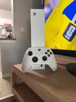 Xbox Series S  and controller