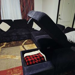 Oversized sleeper sofa Like New 1 month old 116x94