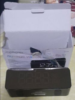 Memorex Aluminum Wireless Clock Radio, Model MCB428B