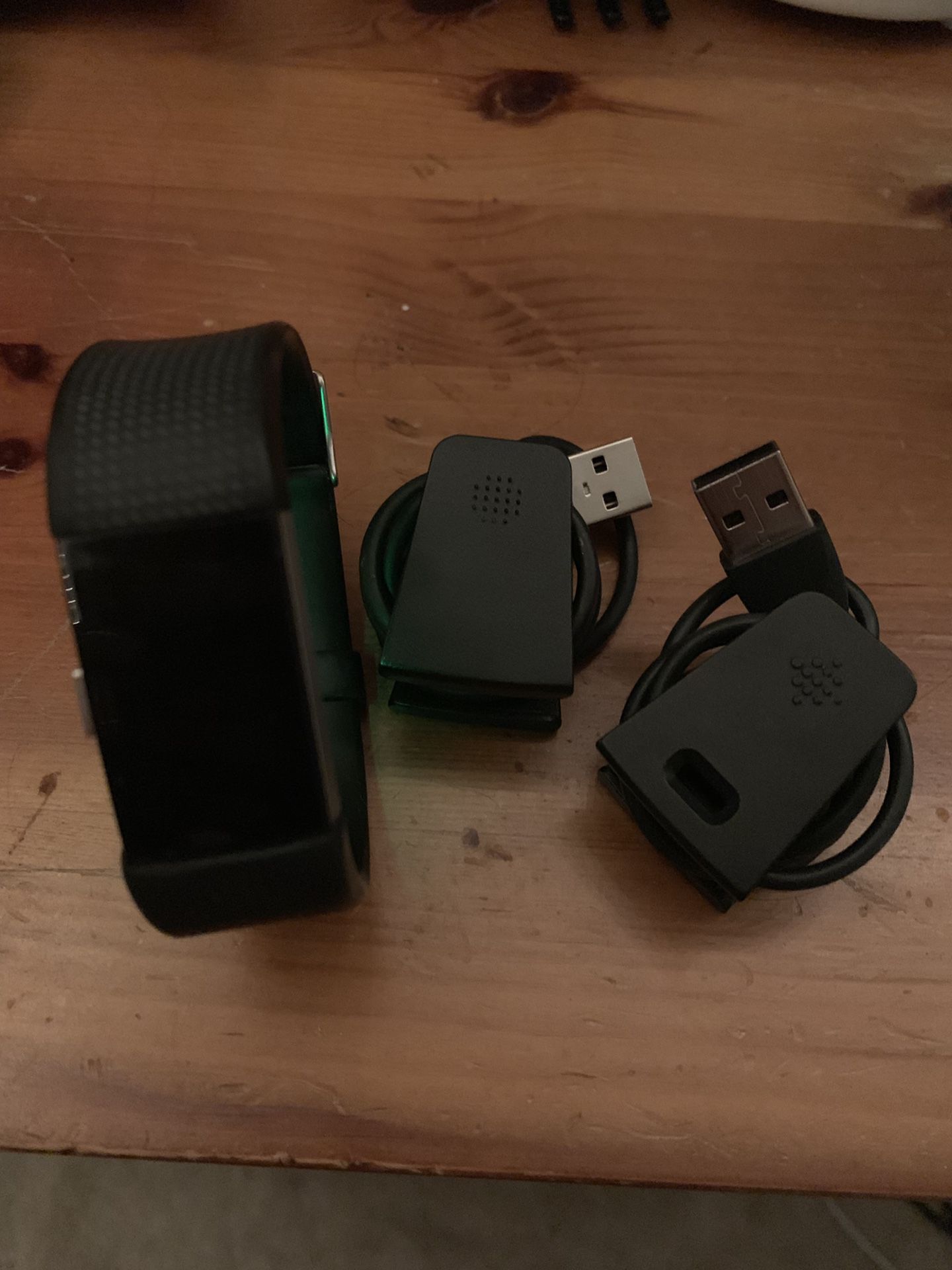 Charge 2 Fitbit + 2 chargers
