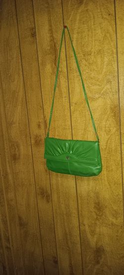 PAYLESS SHOULDER PURSE.  COLOR GREEN