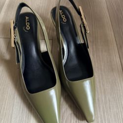 Aldo /Pointed-toe slingback kitten heels /Size 8/ Brand New / Olive Color 