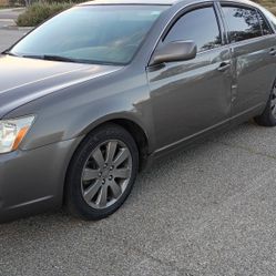 05 Toyota Avalon