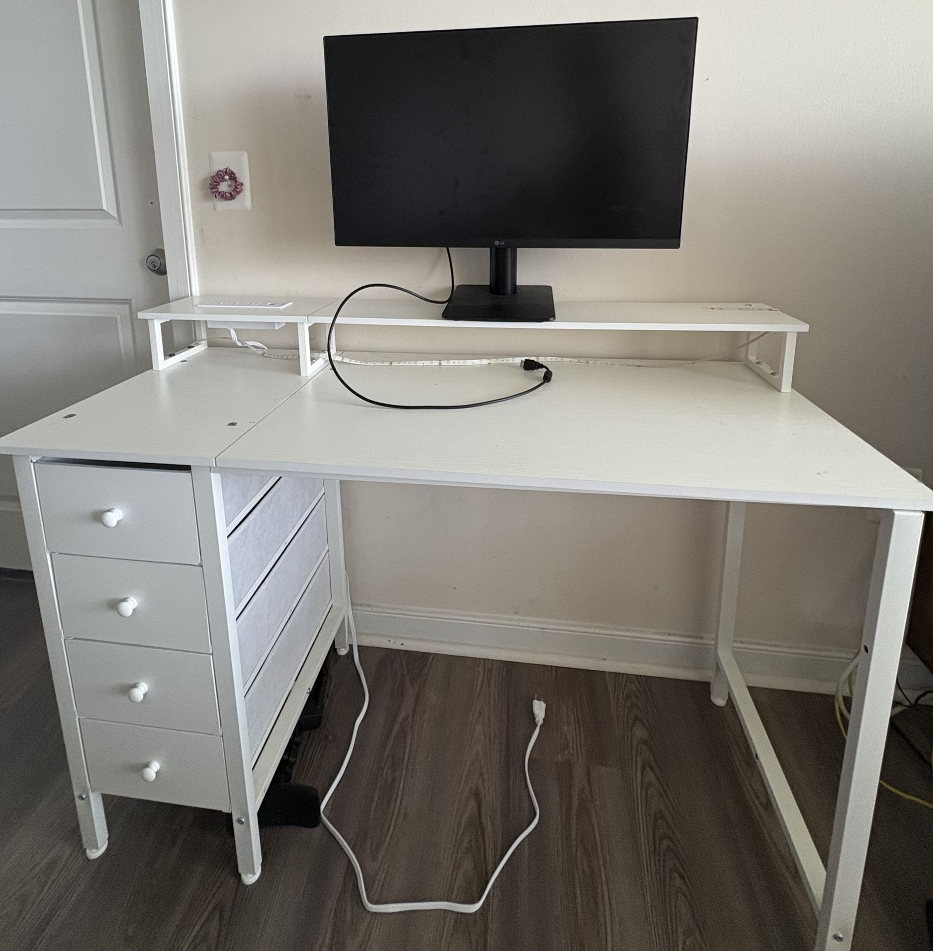 LG screen and White Desk