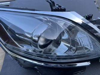 Headlight (Right) Lexus 2007
