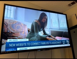 Selling a Philips 55-inch 4K Ultra HD Smart TV, Model 55PFL5601/F7.