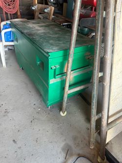 Tool storage box