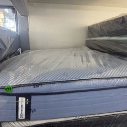 FULL SIZE SEALY POSTUREPEDIC (SOFT) PILLOW TOP MATTRESS & BOX SPRING BED SET