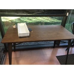 Like new !!  Wood Top Table With Steel /Aluminum  Finish Legs 