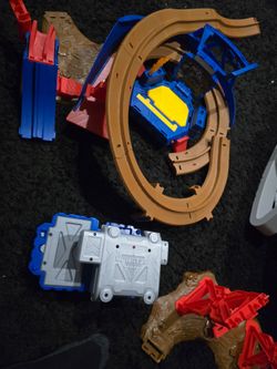 Motorized monster truck track