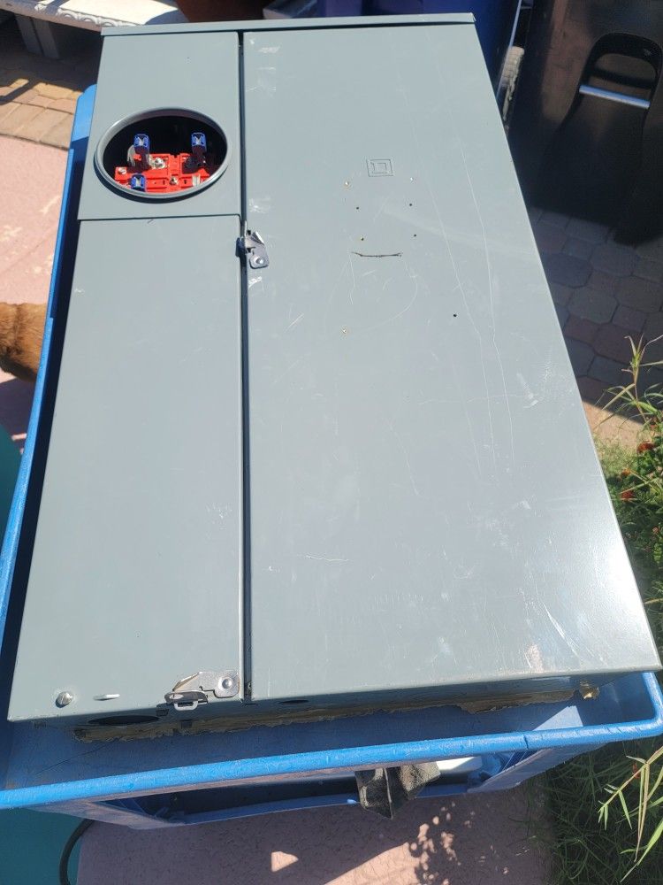 Square D Like New 200 Amp Panel Loaded With Breakers