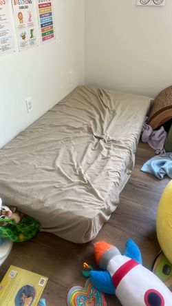 Twin bed mattress