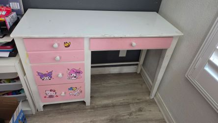 Girl desk table