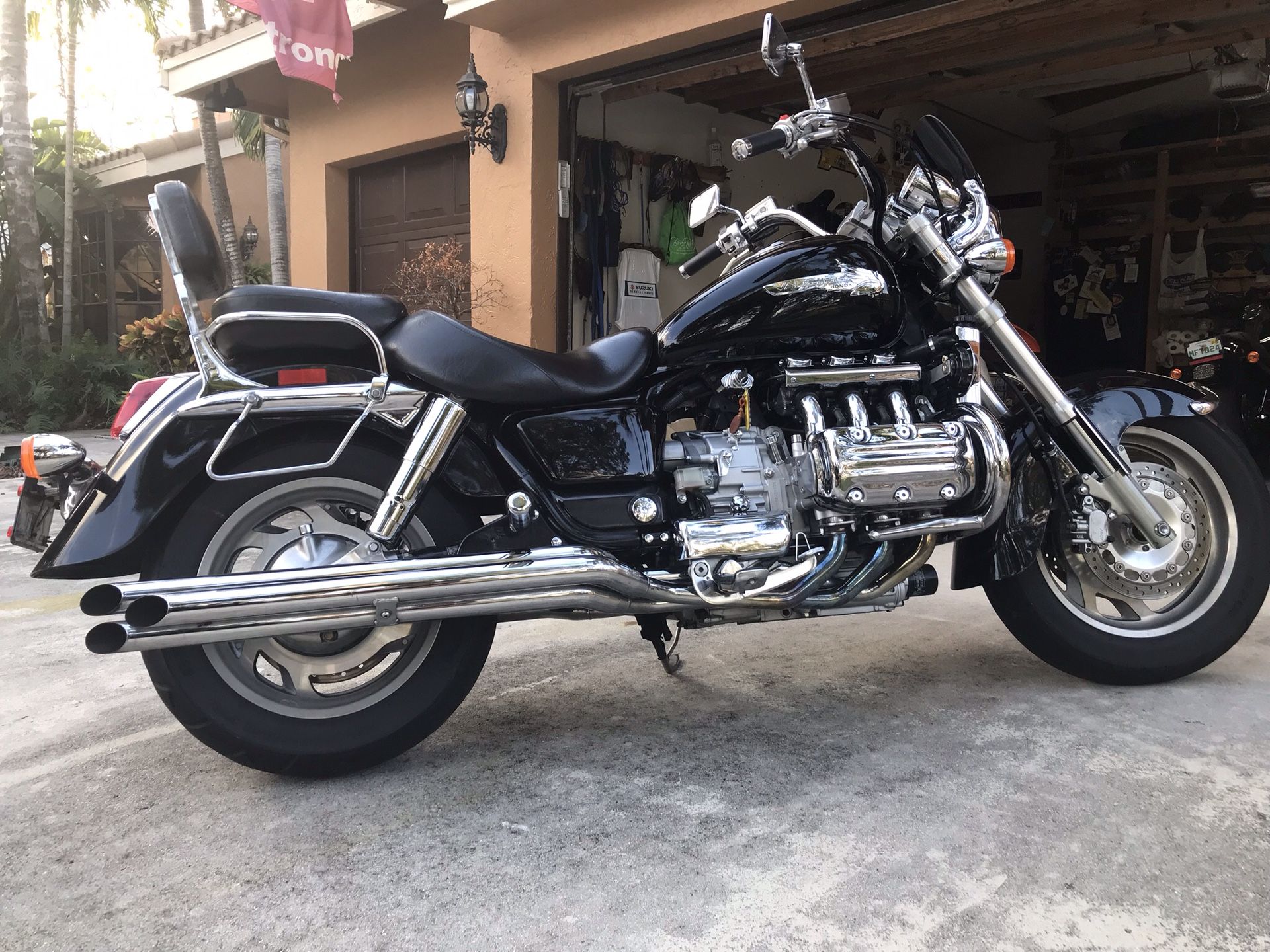 motorcycle Honda Valkyrie Year 2000 excellent condition