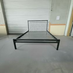 Room and Board Queen Iron Bed