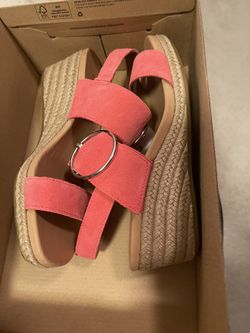 New Beautiful Pink/ Coral Women’s Sandals From UGG Size 8 