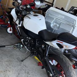 Suzuki gsxr 750