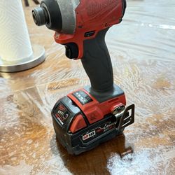 Impacto y pila Milwaukee