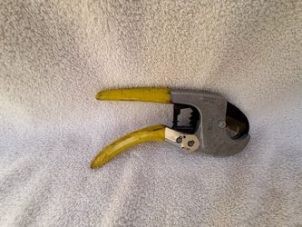 Victor CPVC-30 PVC Pipe Cutter Half inch through One inch Pipe