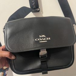 Coach black Pace Messenger Crossbody Purse Bag