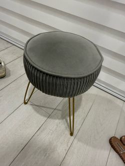 Bar stool / vanity chair