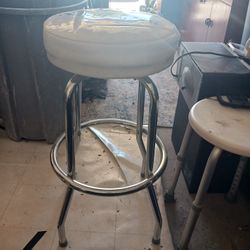 1 Clean Swivel Bar Stool 