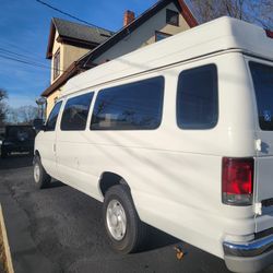 2005 Ford E-350