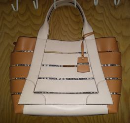 A Women's A. Beluc Toci Leather Purse.