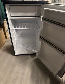 Mini refrigerator