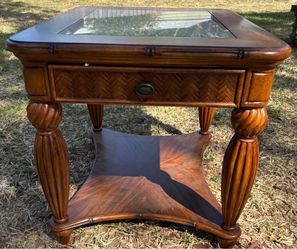 Tommy Bahama style end table