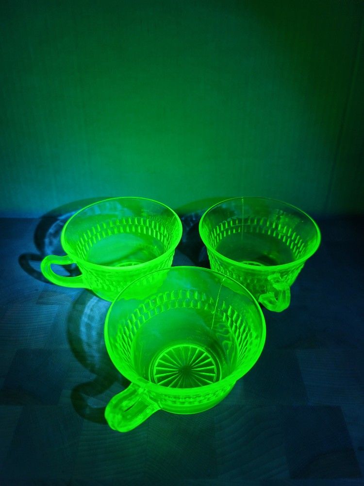 VINTAGE ANCHOR HOCKING ROULETTE Uranium Green DEPRESSION GLASS COFFEE CUPS 3x